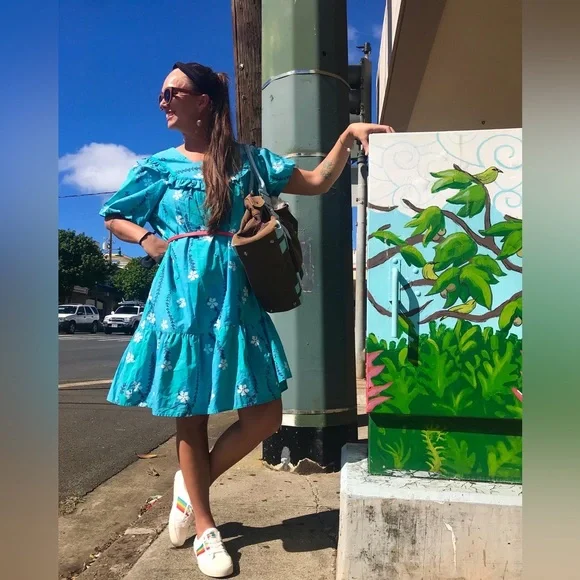 SOLD— Vtg Mu’umu’u Blue Floral- Pikake strands Sz S-M - Picture 5 of 6